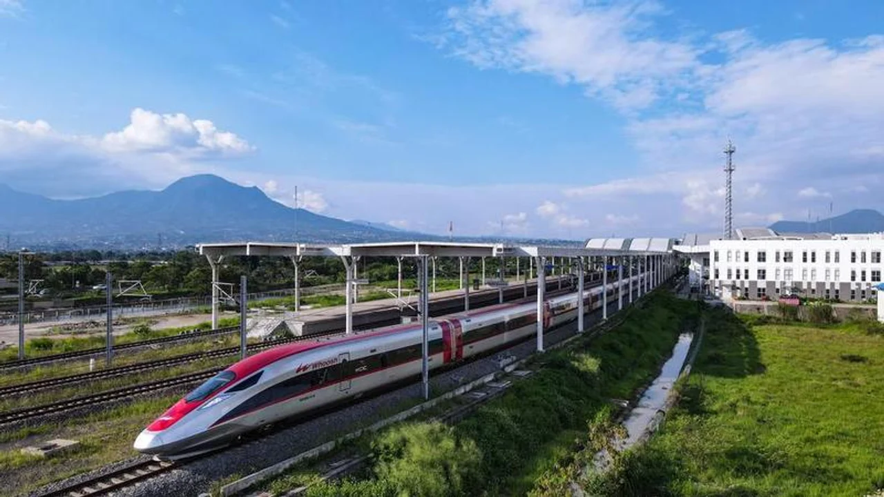 China and ASEAN sign FTA upgrade protocol