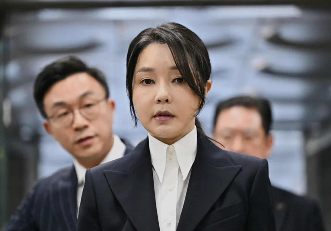 韩国创历史!前总统夫妇携手入狱