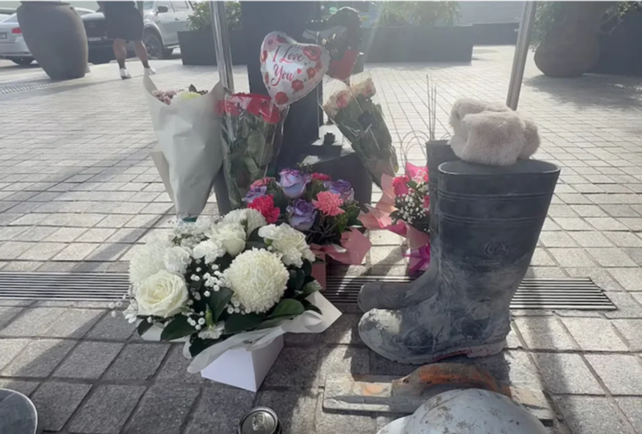 悉尼男子在购物中心挥舞砍刀,被警察击毙