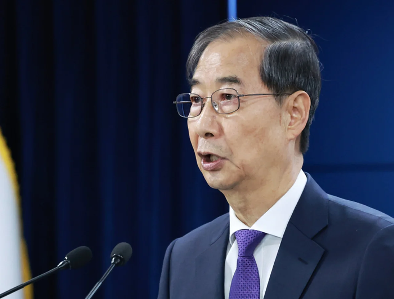 韩国代理总统韩德洙辞职,原因是…