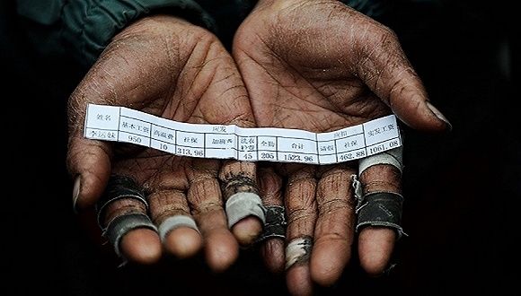人社部：两种情形将纳入拖欠农民工工资“黑名单”