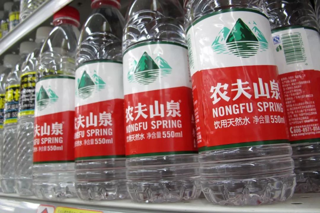 中国首富名单添新人：农夫山泉上市推钟睒睒登顶
