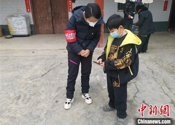 四川绵阳一村支书：农村娃娃上网课“一个都不能少”