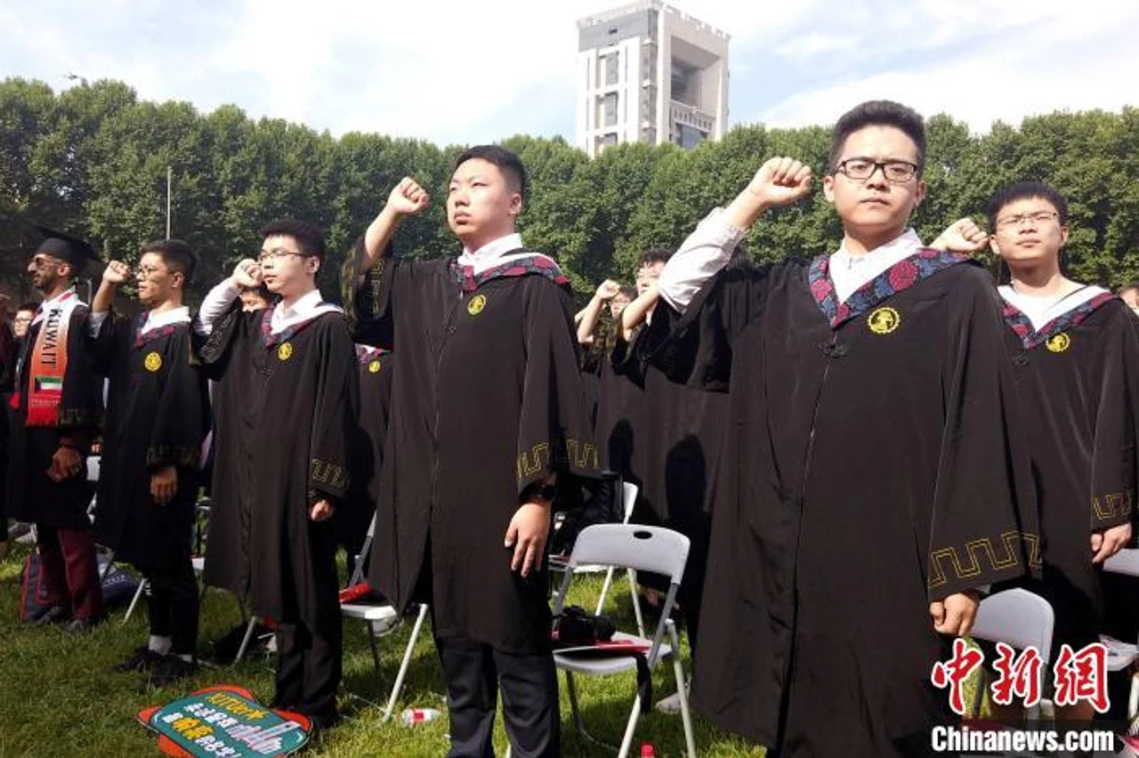 西安交大举行2021届毕业典礼 校长勉励毕业生牢记家国情怀