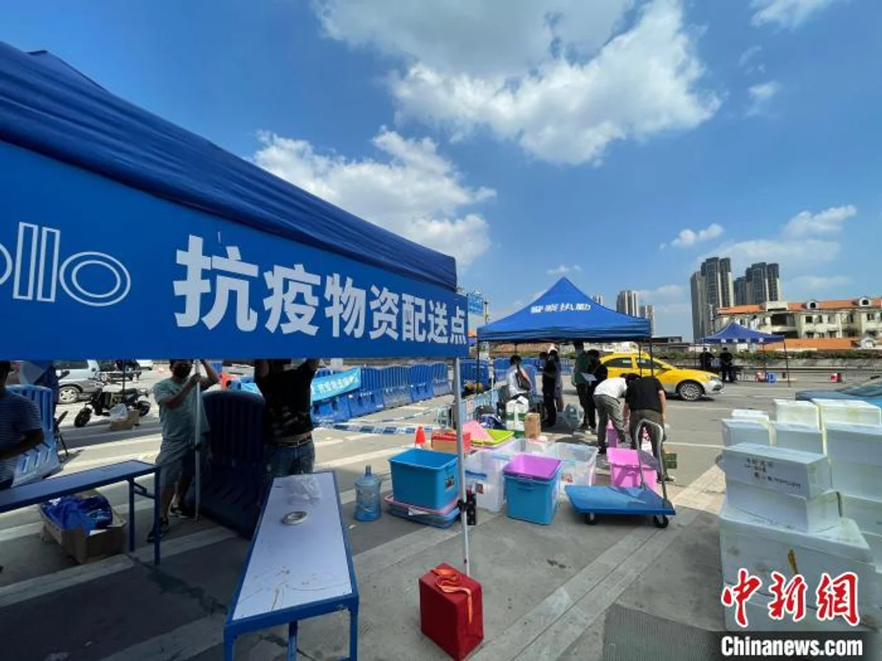 广州的特殊抗疫力量:无人驾驶车队为封控区运送物资