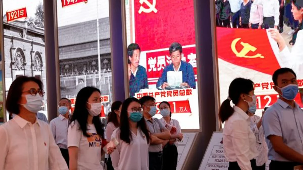 台媒记者参观中共党史展览馆