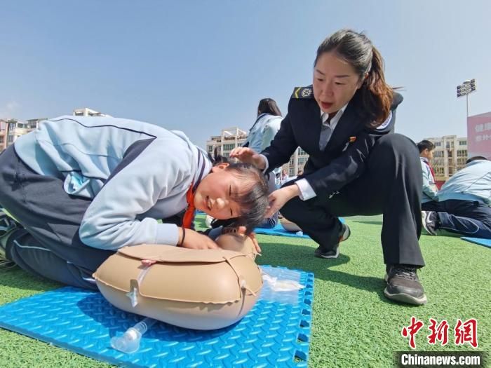 甘肃启急救科普活动：自救互救“健康礼包”惠及中小学