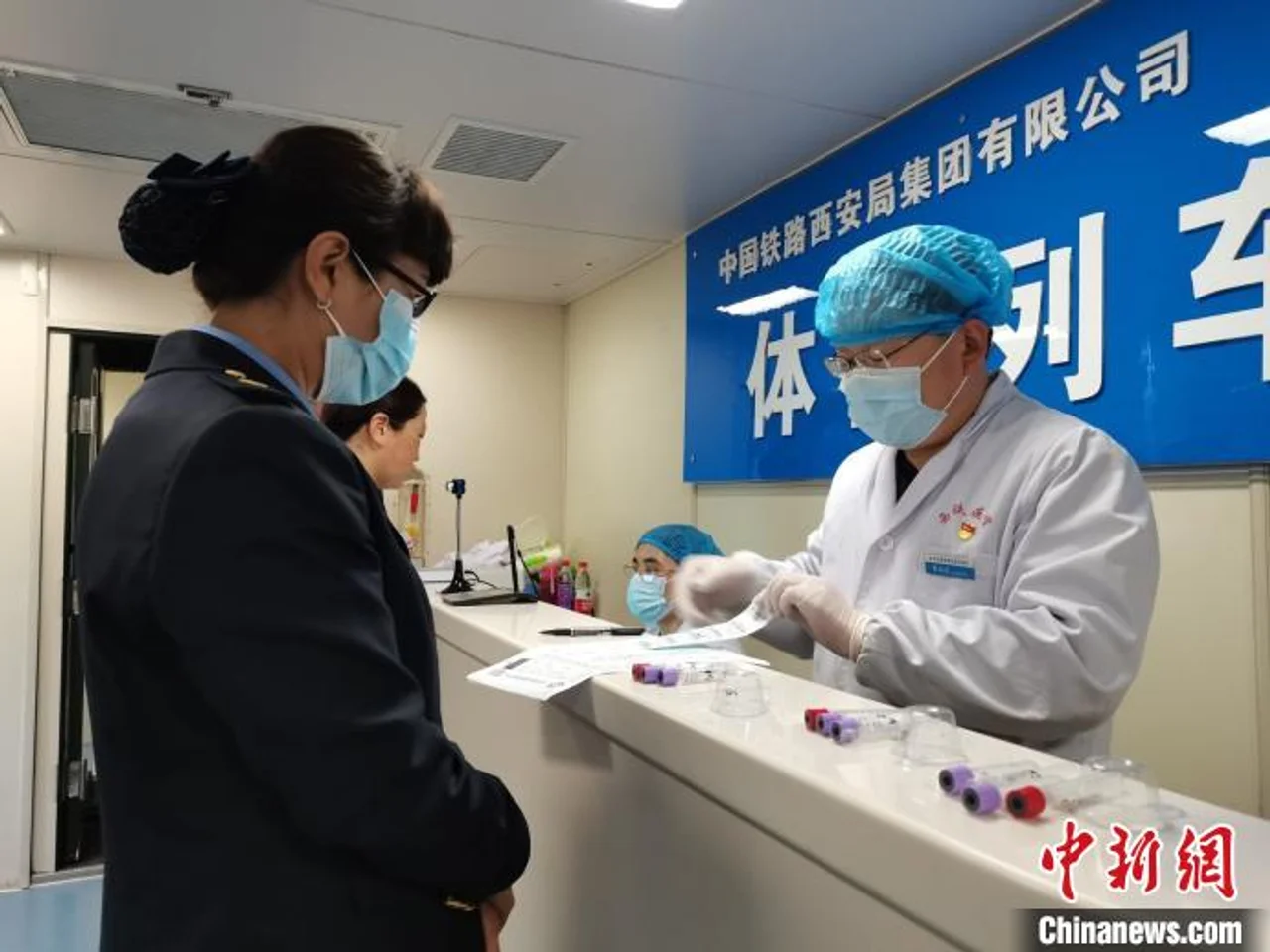 轨道上的“移动医院” 秦巴山区来了“体检列车”
