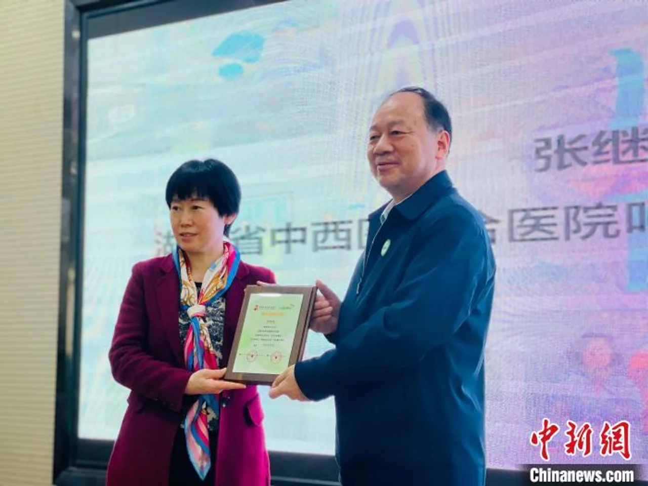 数万尘肺病农民获帮扶 专家呼吁关注其心理健康