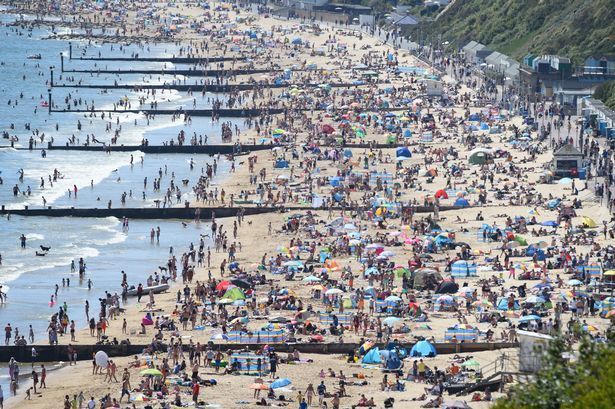 亚太日报 | 英国15岁女孩在海水里遭强奸，罪犯还追来问联系方式