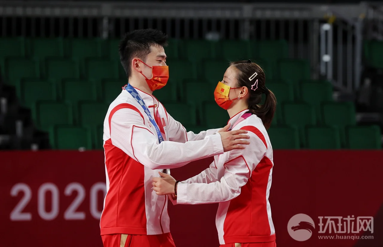 东京奥运会羽毛球混合双打决赛 郑思维、黄雅琼获得亚军