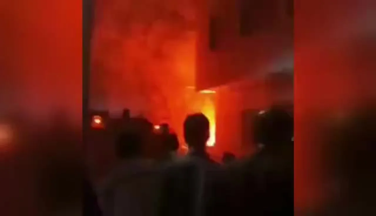 火光染红天空!伊朗首都德黑兰西部发生大规模爆炸并起火