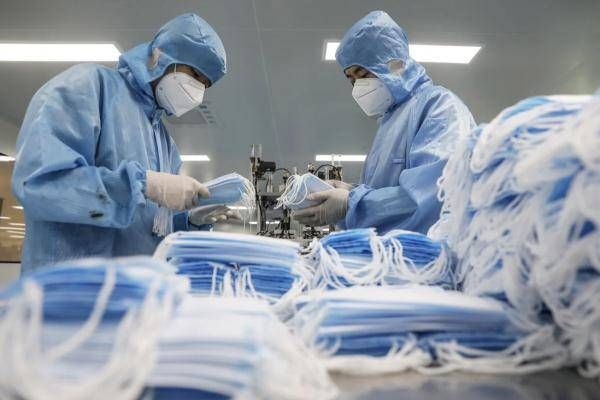 亚太日报 | 做高尔夫球的改产口罩，去年中国新冠肺炎医疗产品出口增长两倍