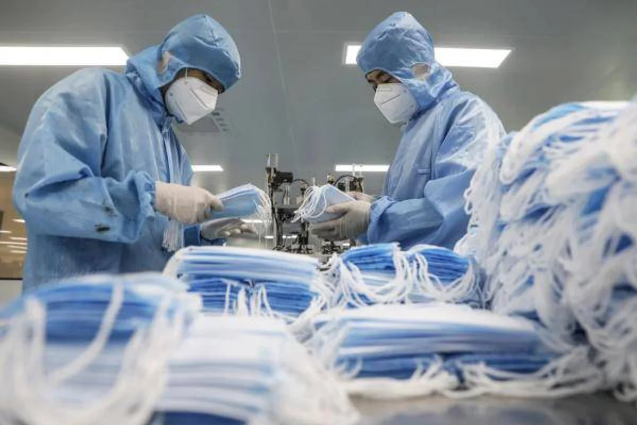 亚太日报 | 做高尔夫球的改产口罩,去年中国新冠肺炎医疗产品出口增长两倍