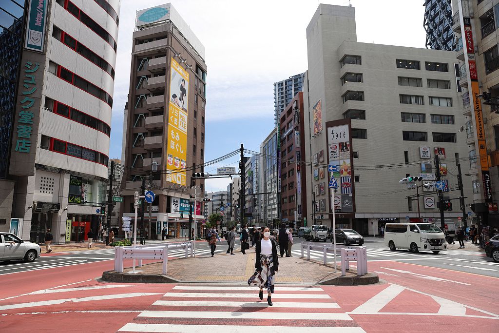 日本东京都将加强防疫：要求店铺晚8点关灯 减少人员流动