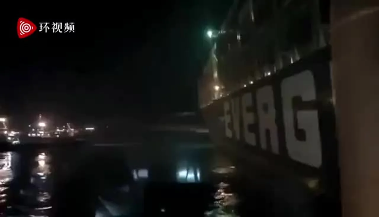 快讯!台媒:卡在苏伊士运河的“长赐号”超大货轮已“接近摆正方向”