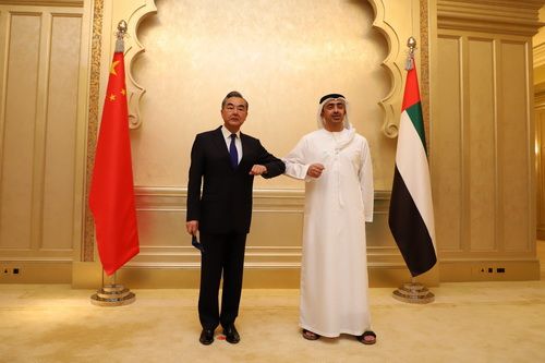 王毅同阿联酋外长阿卜杜拉举行会谈