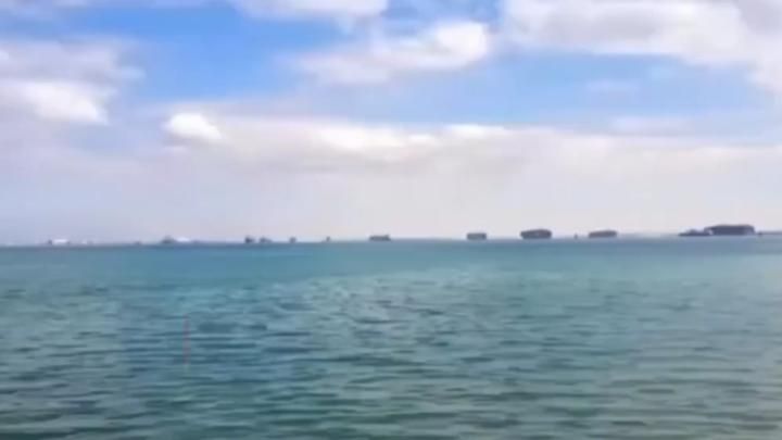 苏伊士运河恢复通行 约194艘船只已通过运河