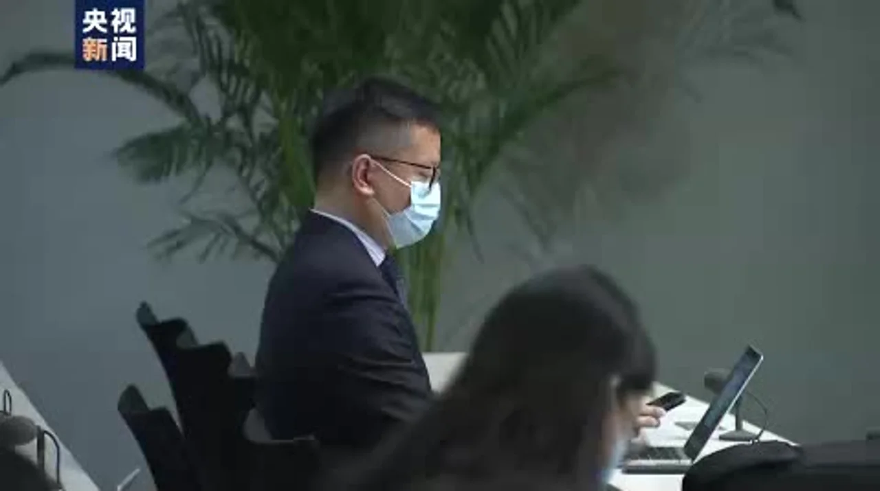 外交部:有个别西方媒体极不光彩 昧良心炮制假新闻