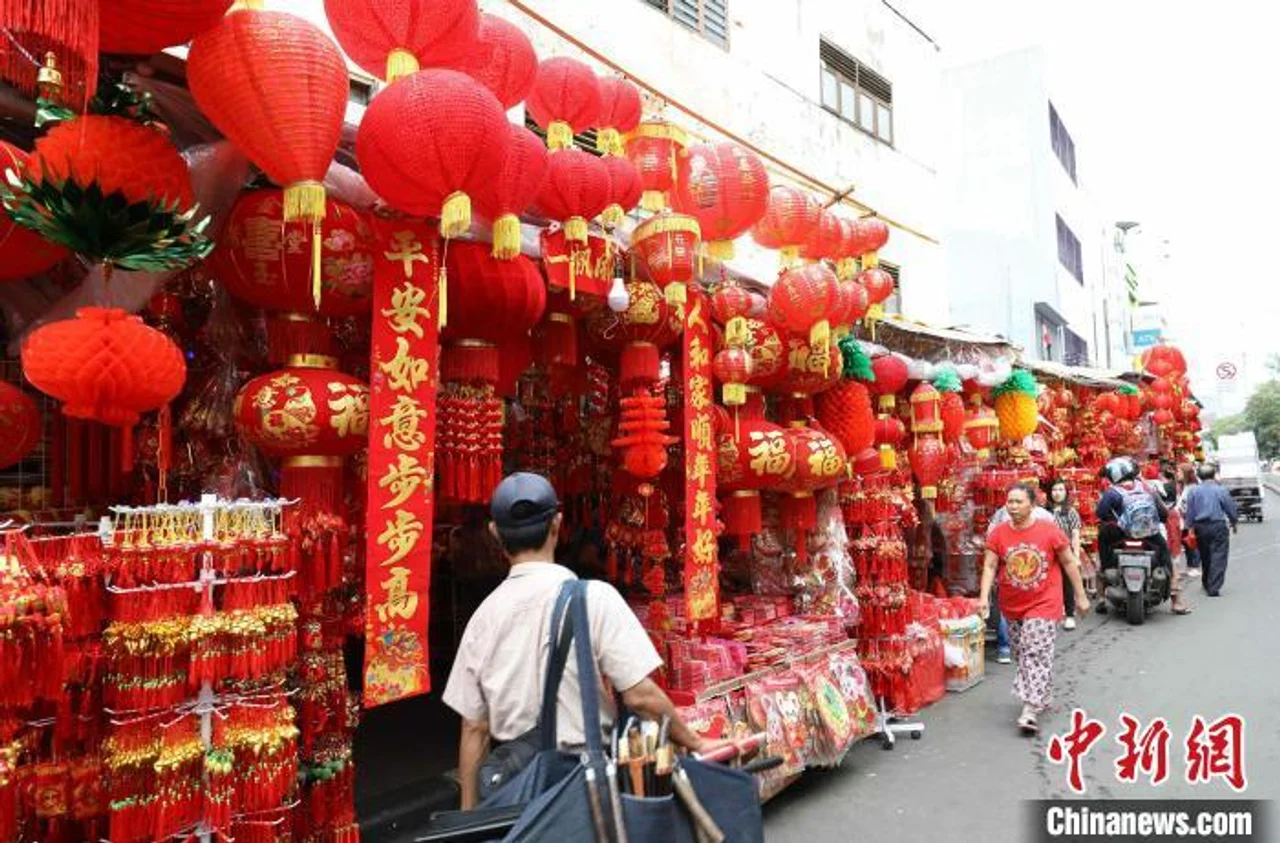 印尼华人“过年”拜祖先吃团圆饭:满满的中华“古早味”