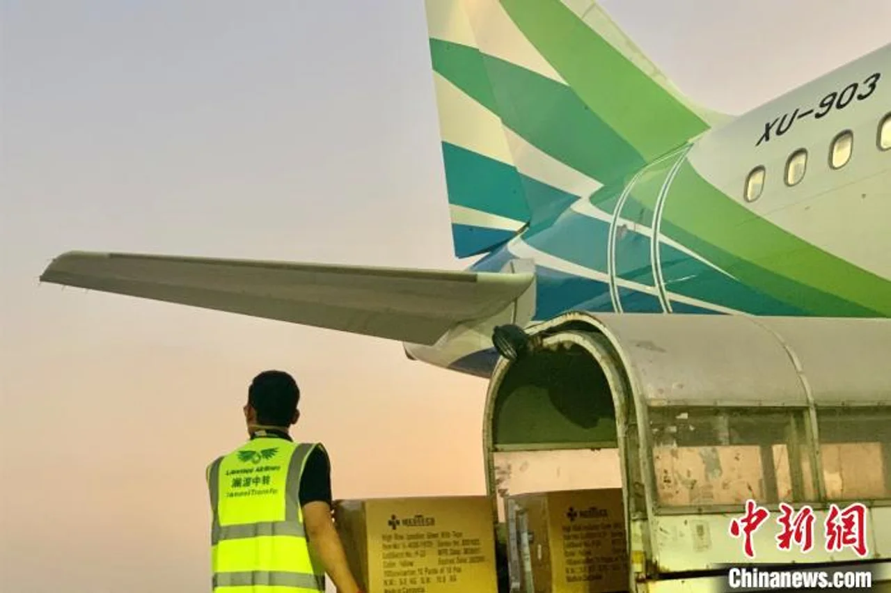 柬埔寨澜湄航空免费承运疫情防护物资运首批抵武汉