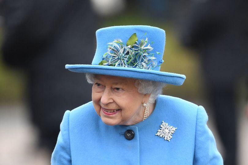 英国脱欧后女王首亮相 英媒：面带笑容、心情大好（图）