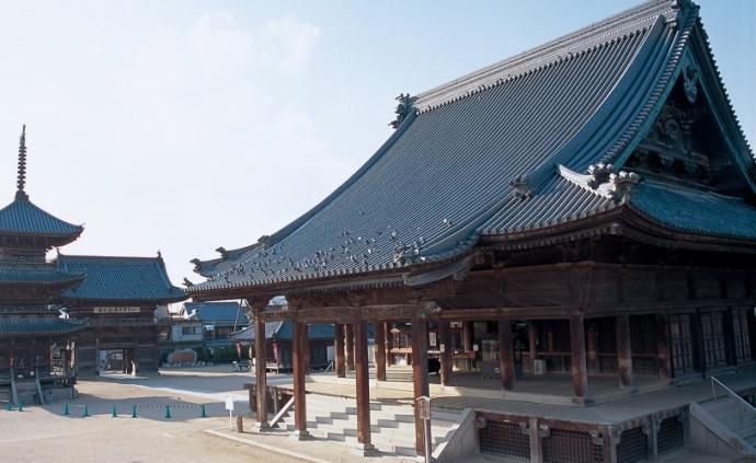 万人争夺“宝木”：日本新冠疫情扩大，冈山“裸祭”照常举行