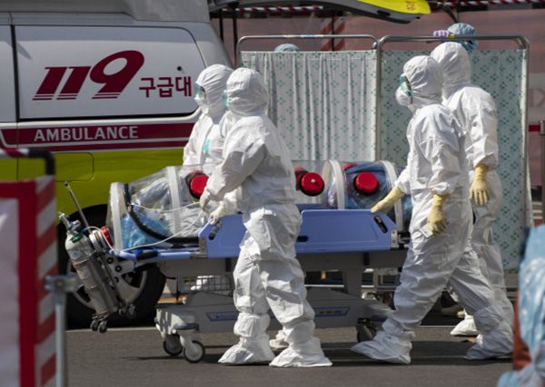 全球目前累计确诊新冠肺炎98067例，死亡3281例