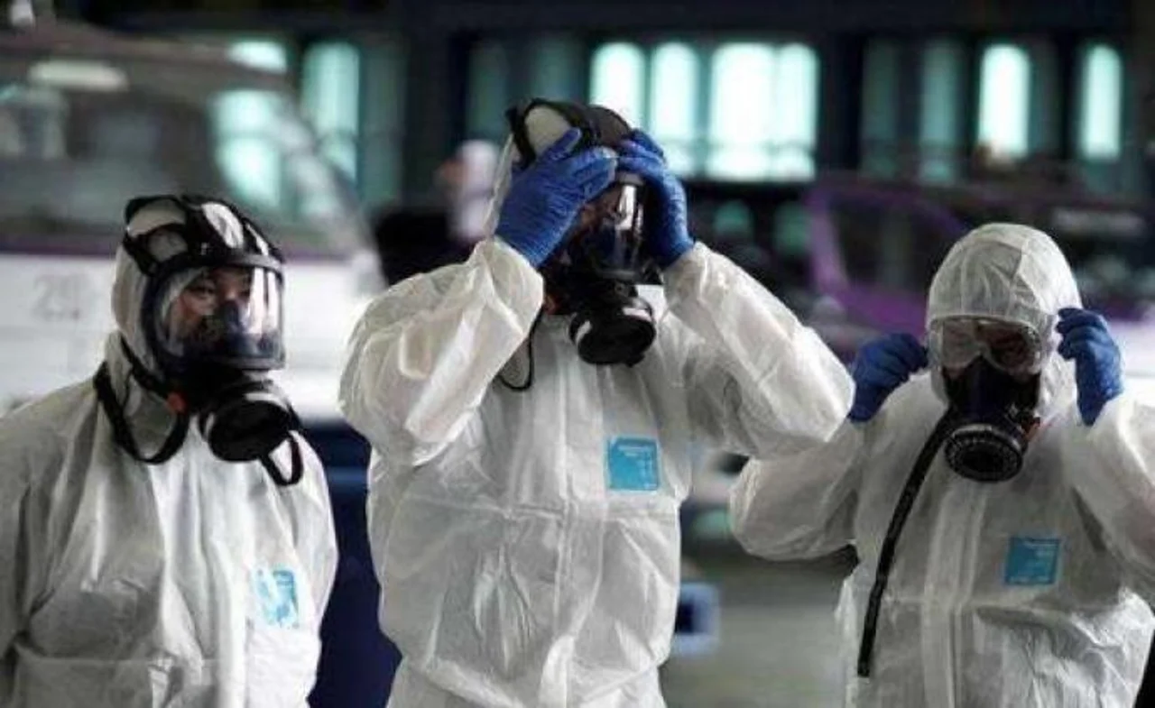 英国专家:一线医护人员缺少符合标准的防护装备,易交叉感染