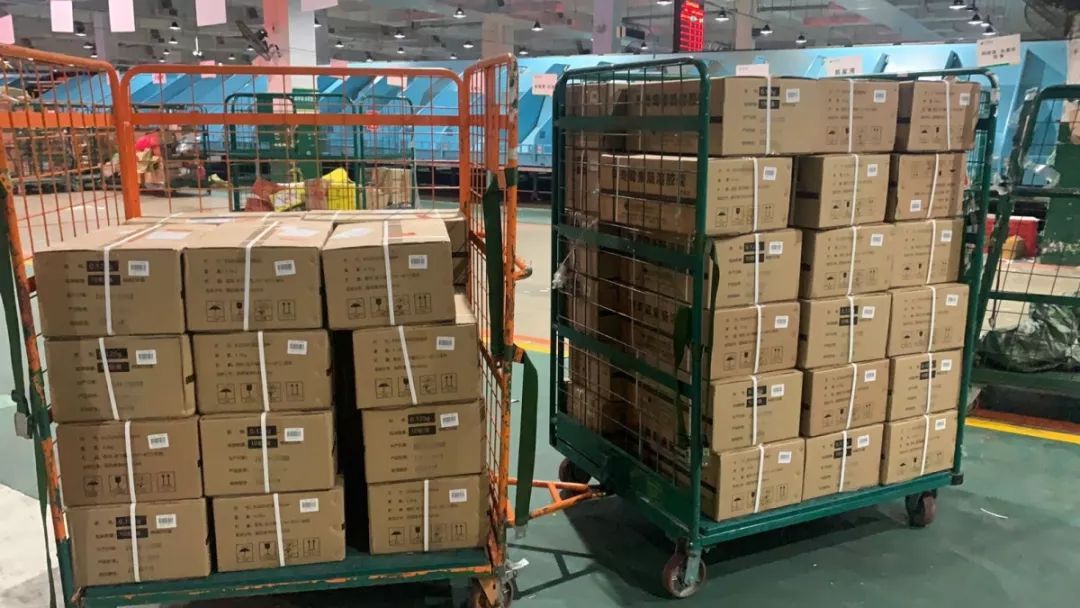 英国卫生大臣：进口的大部分防护物资来自中国