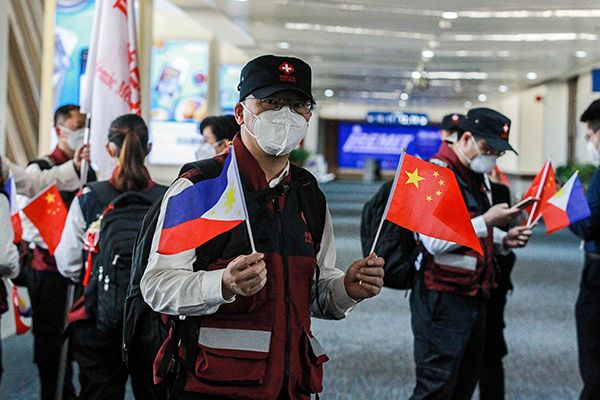 中国驻菲律宾大使人民日报撰文：独叶难成帚，齐心方能胜