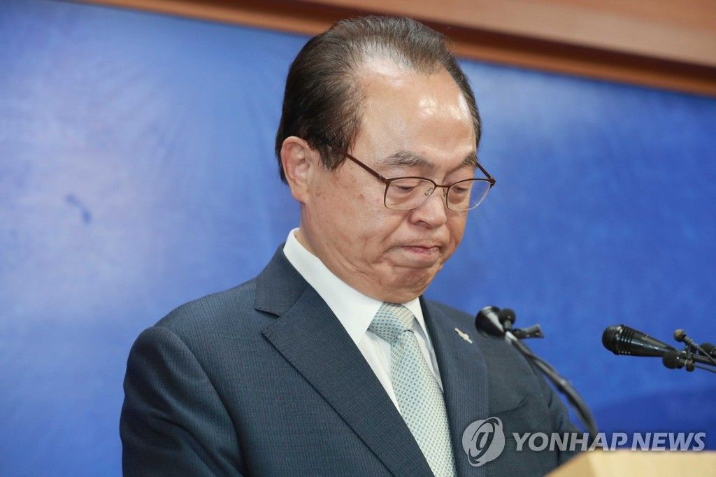 在办公室与女职员身体接触5分钟，韩国一市长辞职