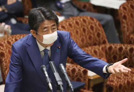 日媒：围绕疫情防控，安倍晋三与官房长官菅义伟出现裂痕