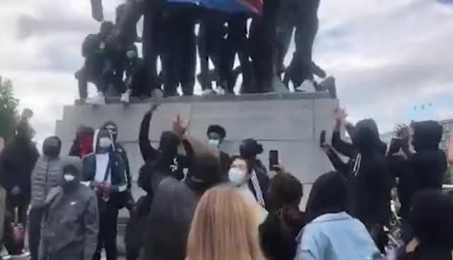 又一个国家的雕像……还是国王……