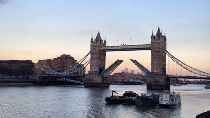 英媒：英国将放弃“空中桥梁”计划，取消75国入境隔离规定