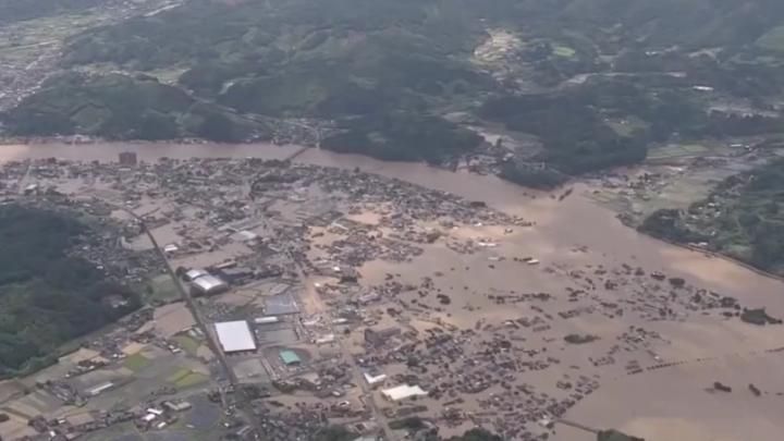 日本九州暴雨致56人死亡 安倍称将投入8万人救灾