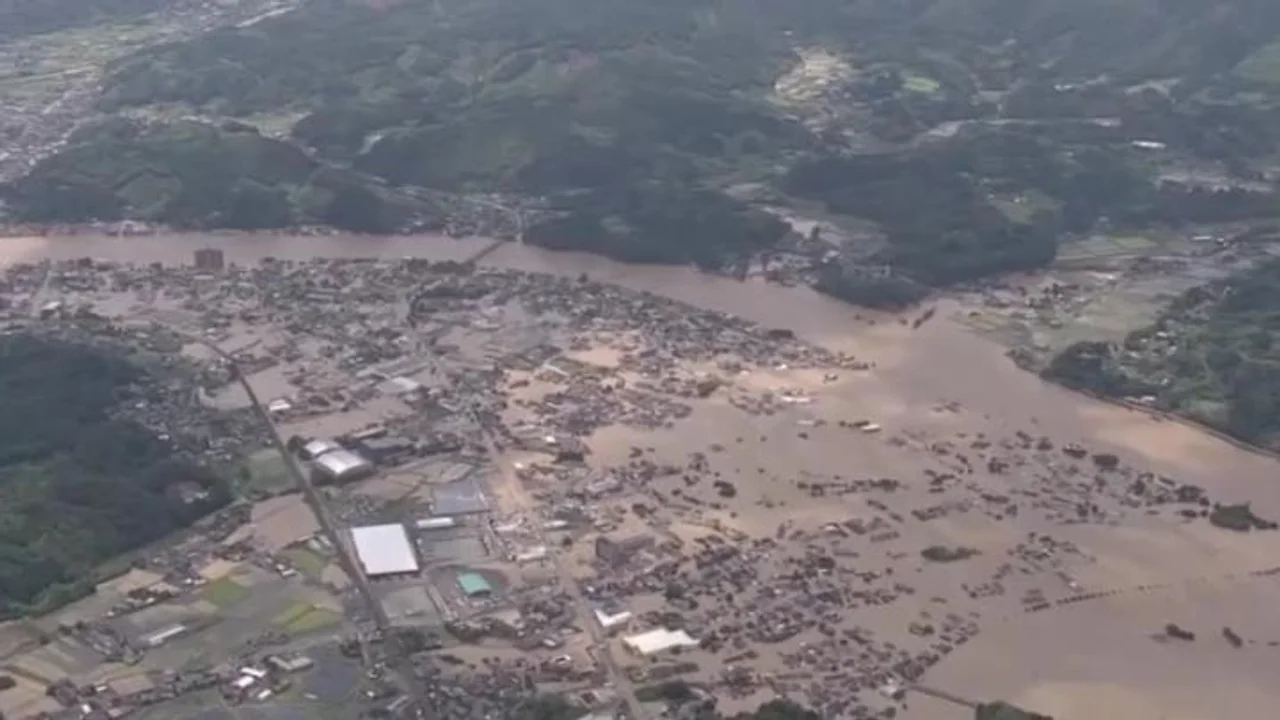 日本九州暴雨致56人死亡 安倍称将投入8万人救灾