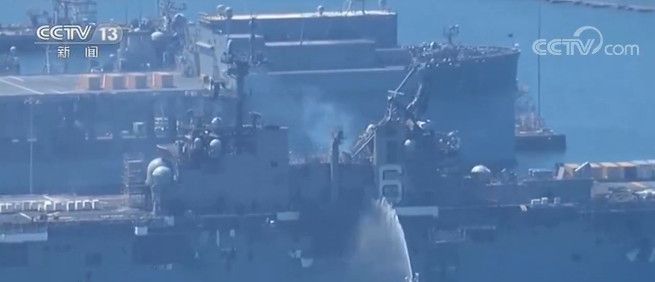 美军舰大火 灭火持续 军舰内受损状况仍待评估