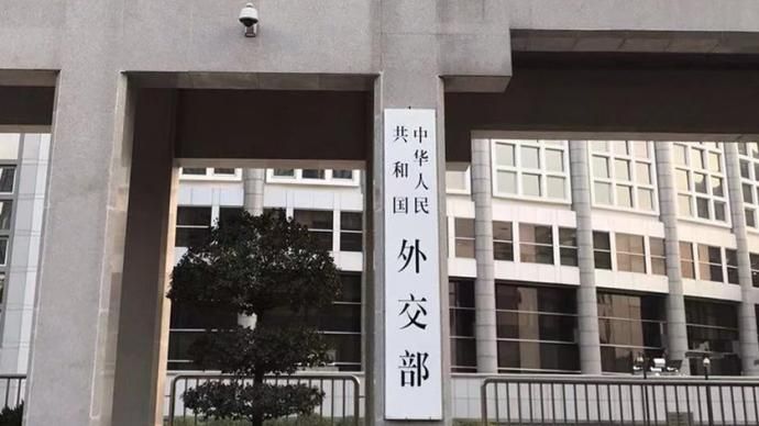 美官员称中国试图窃取美疫苗，中方：领先地位不需靠偷来取得