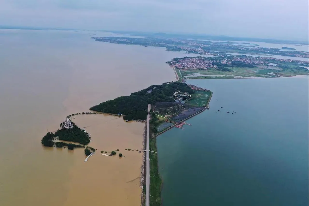 六问南方强降雨:与1998年相比如何?为何强度这么猛?