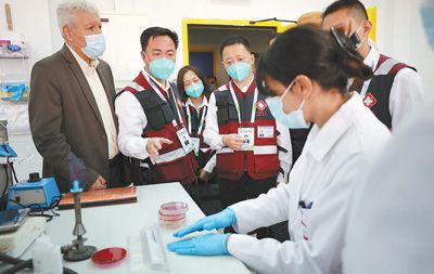 中阿合作抗疫携手打造命运共同体（患难见真情 共同抗疫情）