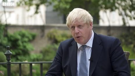 英国首相鲍里斯·约翰逊：疫情初期 也许我们本可以做的不同