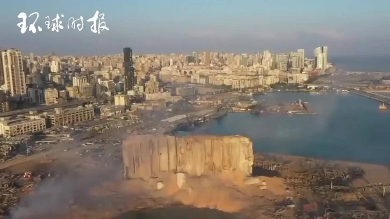 震撼!黎巴嫩爆炸地点前后对比:岸边被炸出巨坑