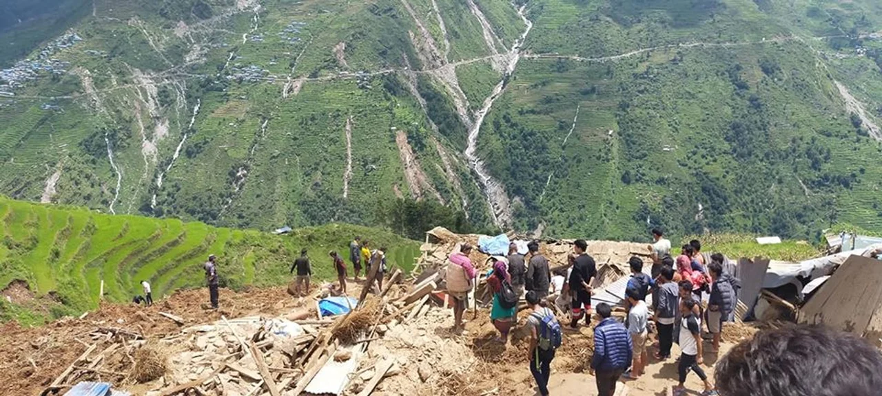 尼泊尔山体滑坡造成5人死亡 30余人失踪