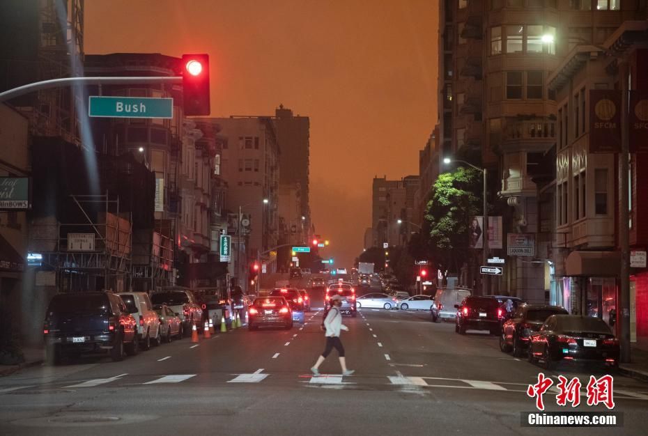 北加州连日山火致烟尘四散 旧金山白昼如夜