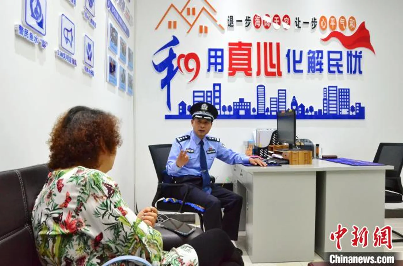 穿警服的社区副书记王刚:从“局外人”变“家里人”