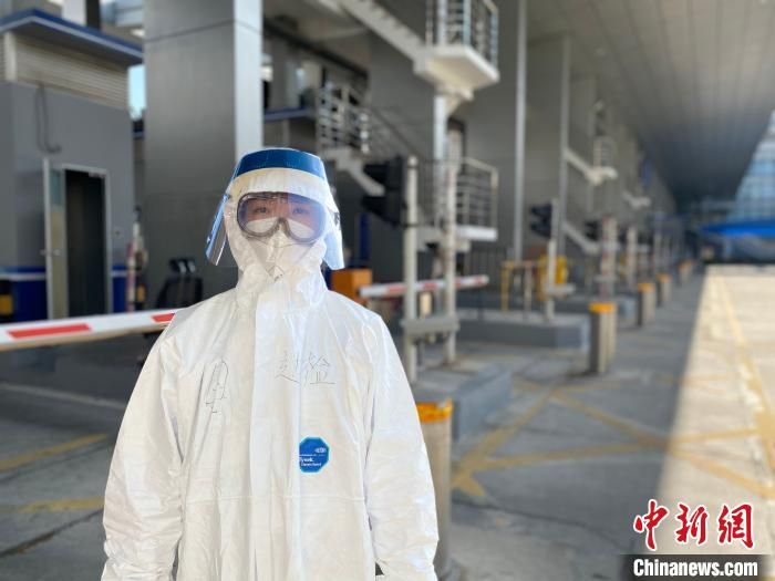 春节过年坚守岗位十余载的深圳边检民警