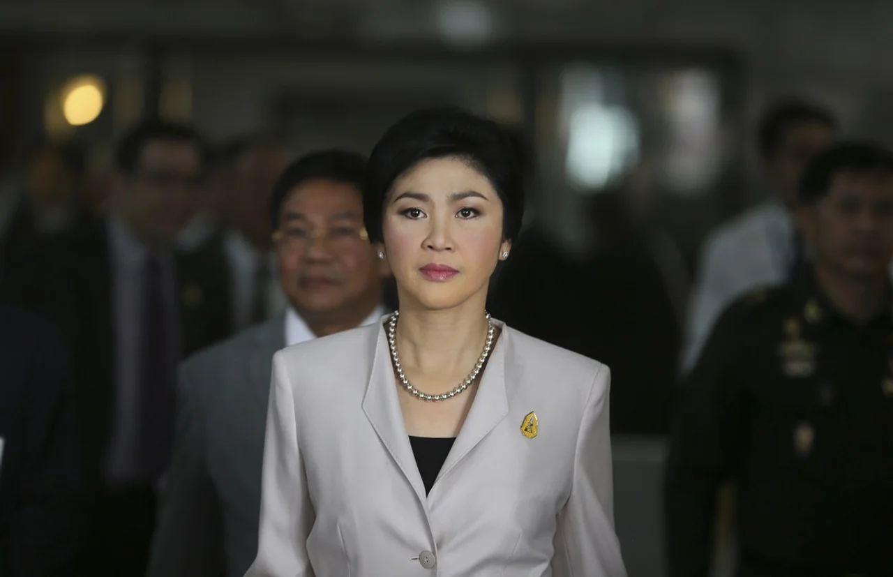 泰国法院向英拉发出第三张逮捕令,泰警方称英拉现身英国