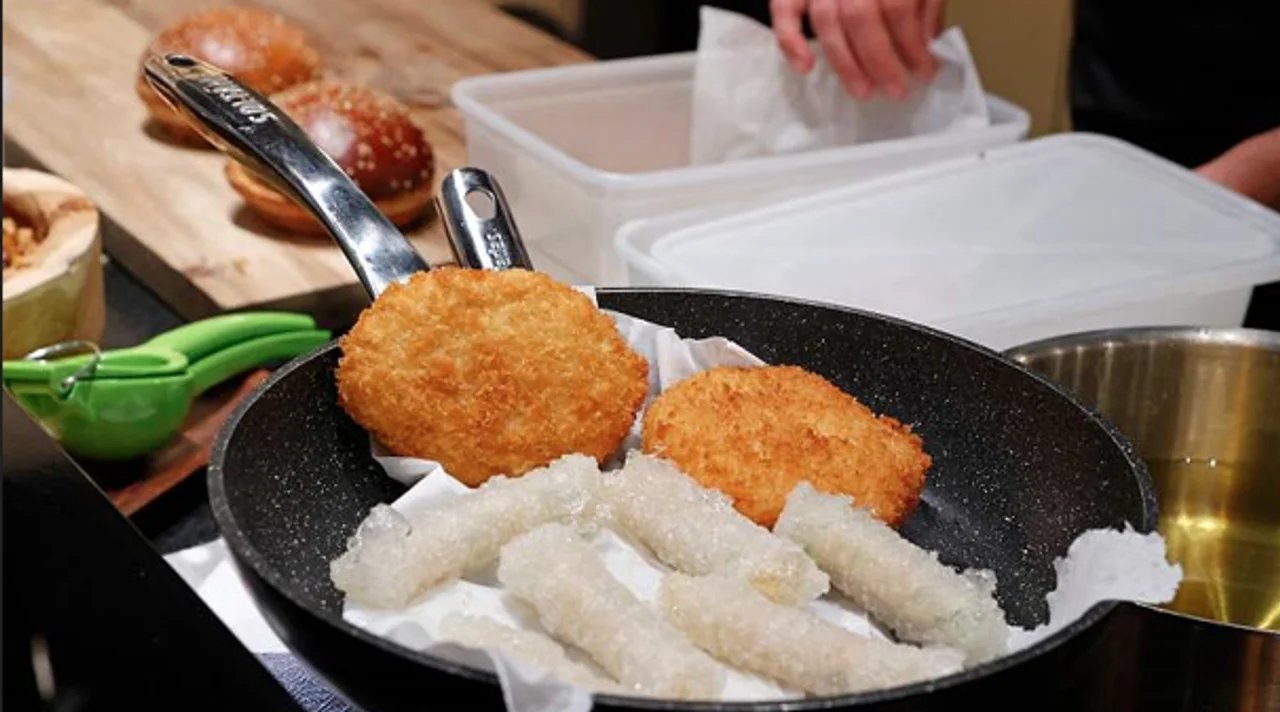 “人造肉第一股”暴跌9成!网友:卖得比肉贵 不如辣条香