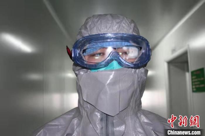 核酸检测员邢方超：近距离“对峙”病毒一个月